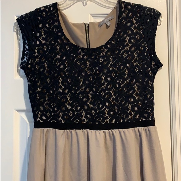 NY collection lace top dress. - Picture 2 of 7